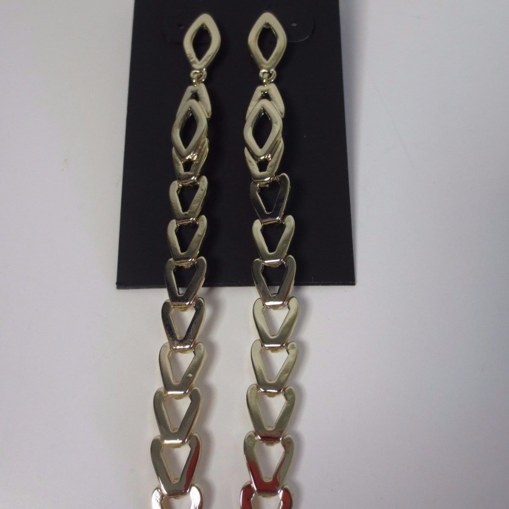Cache Gold Oval Link earring SET OF 2 PCS - Picture 4 of 6